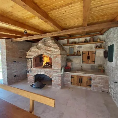 Eli Rustic Holiday House With Privat Pool