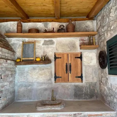 Eli Rustic Holiday House With Privat Pool