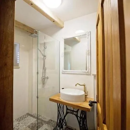Eli Rustic Holiday House With Privat Pool 이모츠키