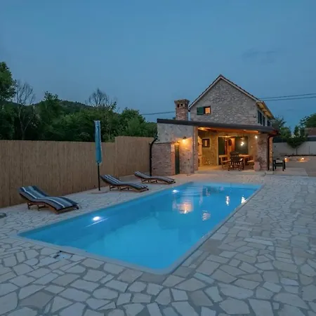 펜션 Eli Rustic Holiday House With Privat Pool *